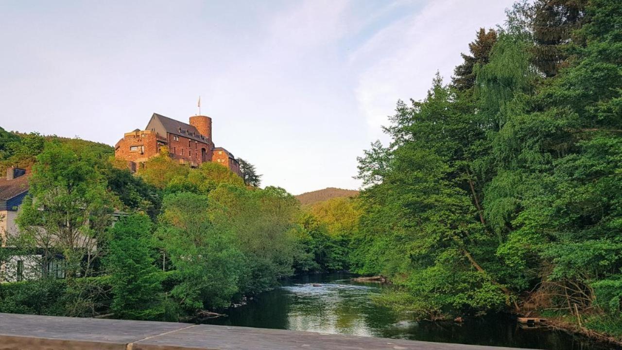 Hostel Burg Hausen Heimbach Exteriör bild